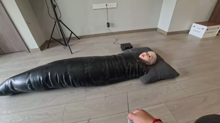 Screenshot 6 from Studio Bling: Latex Doll’s Secret Boudoir Life