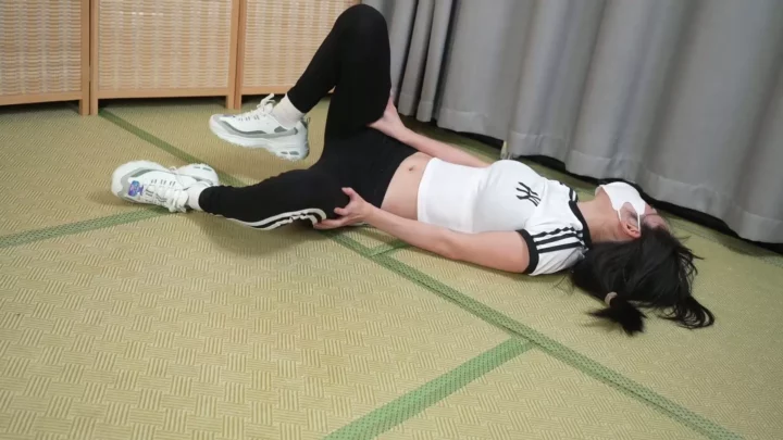 Screenshot 3 from Aoao’s Ordeal: Sportswear Torture, Electric Shocks & Leg Bending
