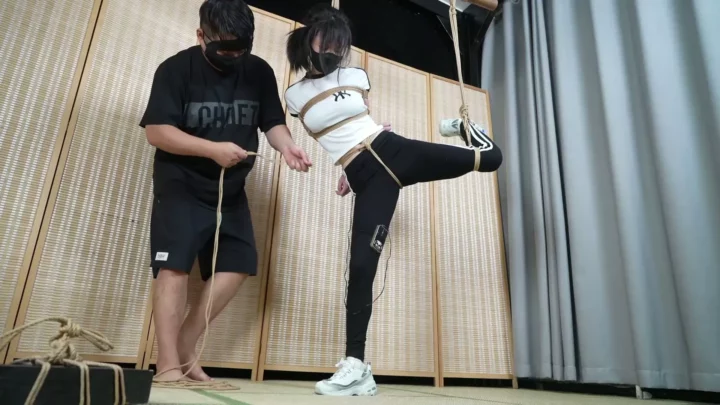 Screenshot 8 from Aoao’s Ordeal: Sportswear Torture, Electric Shocks & Leg Bending
