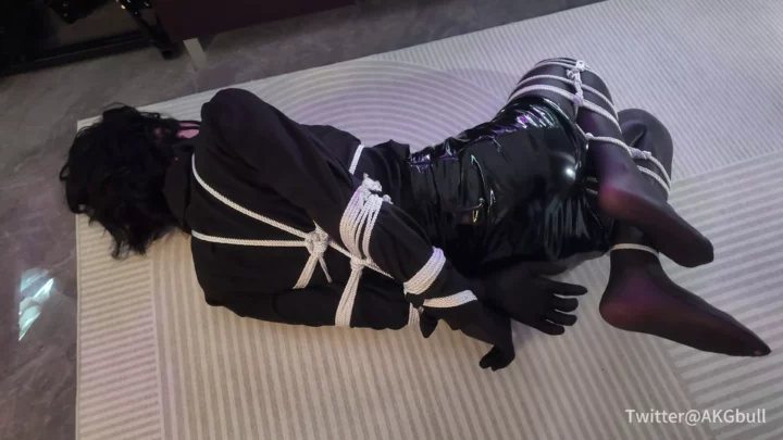 Screenshot 8 from Hidden Rice Cake: Patent Leather & Open Crotch Frogtie Training