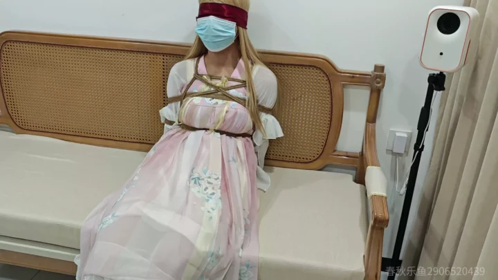 Screenshot 2 from Leyu: Hanfu-Clad Sub Struggles in High-Placement Chair Tie