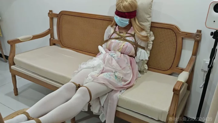 Screenshot 3 from Leyu: Hanfu-Clad Sub Struggles in High-Placement Chair Tie