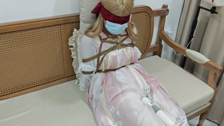 Screenshot 4 from Leyu: Hanfu-Clad Sub Struggles in High-Placement Chair Tie