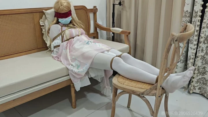 Screenshot 9 from Leyu: Hanfu-Clad Sub Struggles in High-Placement Chair Tie