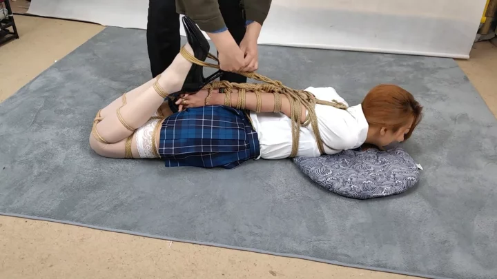 Screenshot 8 from Nomi JK: White Silk Hogtie & Extreme Straight Arm Bondage