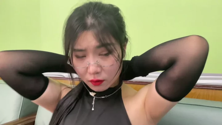 Screenshot 2 from Skylark: Bound in Silk – The Restrictive Evening Gown