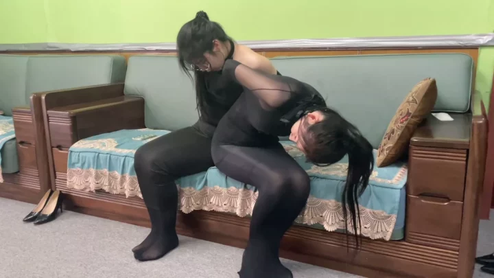 Screenshot 9 from Skylark: Bound in Silk – The Restrictive Evening Gown