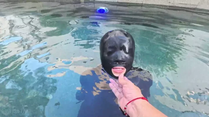 Screenshot 3 from Studio Bling: Latex Drowning & Mucus Bath – Shiyu’s Ordeal