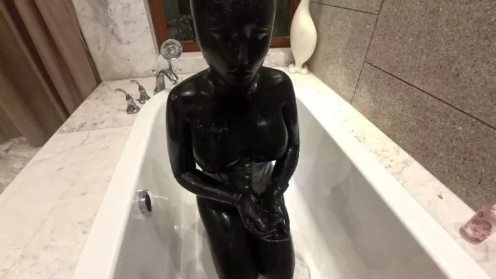 Screenshot 9 from Studio Bling: Latex Drowning & Mucus Bath – Shiyu’s Ordeal