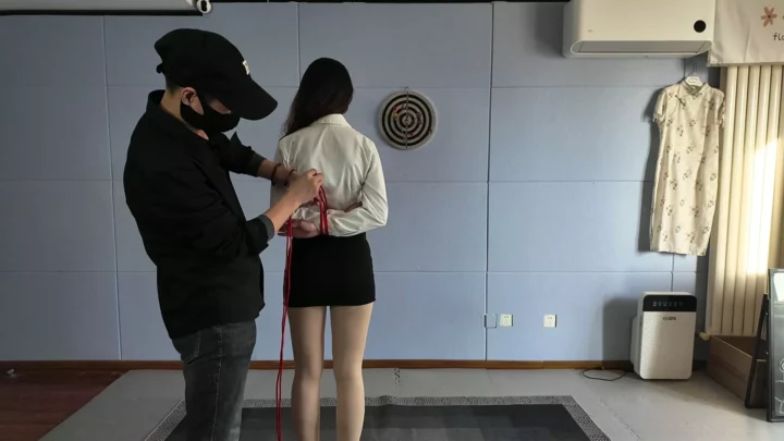 Screenshot 2 from Beloved by One Rope: Japanese Chest Bondage Artistry