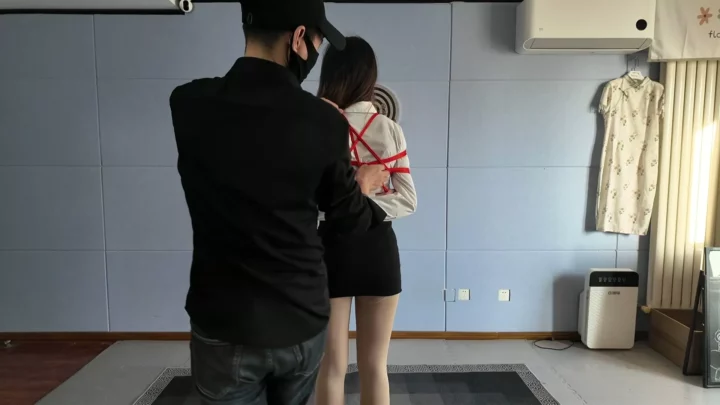 Screenshot 6 from Beloved by One Rope: Japanese Chest Bondage Artistry