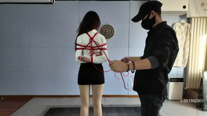 Screenshot 7 from Beloved by One Rope: Japanese Chest Bondage Artistry