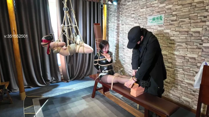 Screenshot 7 from Cousins’ Ordeal: Ruoyu Hung, Chen Hong Tortured on Tiger Bench