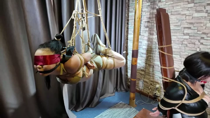 Screenshot 9 from Cousins’ Ordeal: Ruoyu Hung, Chen Hong Tortured on Tiger Bench