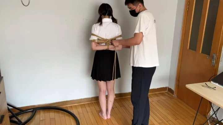 Screenshot 2 from Weiwei: Snake-Tied Hogtie & Gagged Struggle by Wan Nu Yuanchuàng