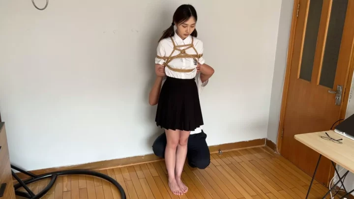 Screenshot 3 from Weiwei: Snake-Tied Hogtie & Gagged Struggle by Wan Nu Yuanchuàng