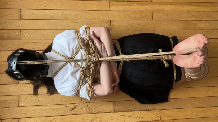 Screenshot 7 from Weiwei: Snake-Tied Hogtie & Gagged Struggle by Wan Nu Yuanchuàng