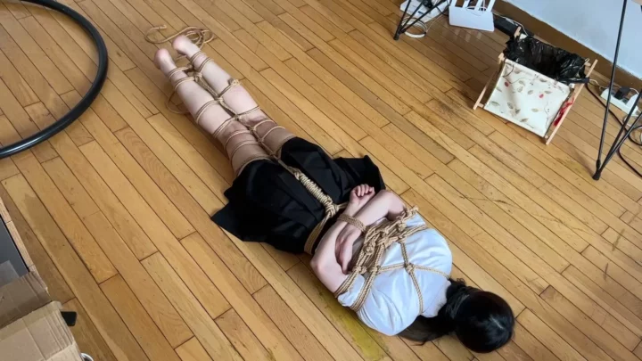 Screenshot 8 from Weiwei: Snake-Tied Hogtie & Gagged Struggle by Wan Nu Yuanchuàng