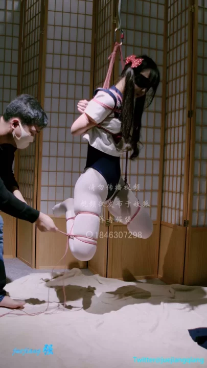 Screenshot 3 from Juejiang: Xiaoyang’s Extreme Frogtie Debut – Bound & Suspended