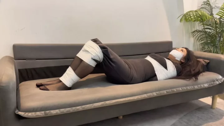 Bound Art: Xiao Bei’s Waterproof Tape Gag & Stocking Struggle