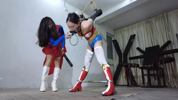 Superwoman vs. Wonder Woman: Sakura Bunch Original