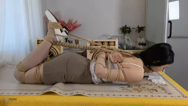Honey’s Extreme Four-Horse Struggle: JS Studio’s Japanese Bondage