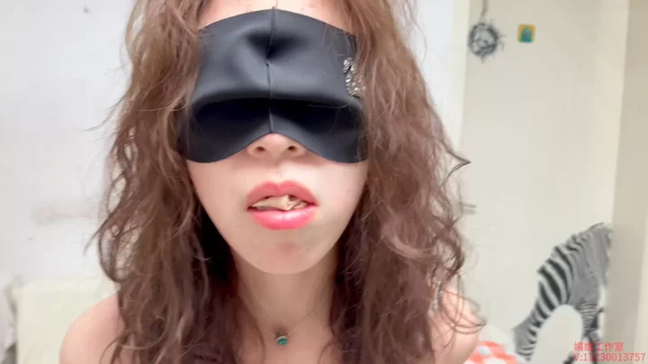 Mei Niang Studio: Stocking Gagged Poetry Recital