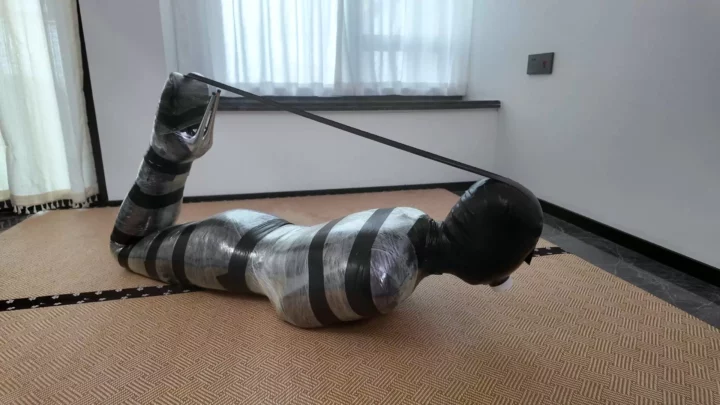ZHUA: Mummified in Clear Film – Breathplay & Hogtie