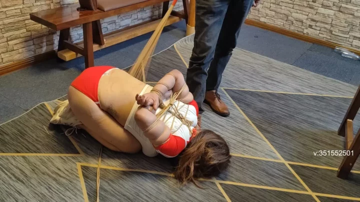 Screenshot 1 from Song Qian’s Intense Rope Art Predicament by Beloved by One Rope