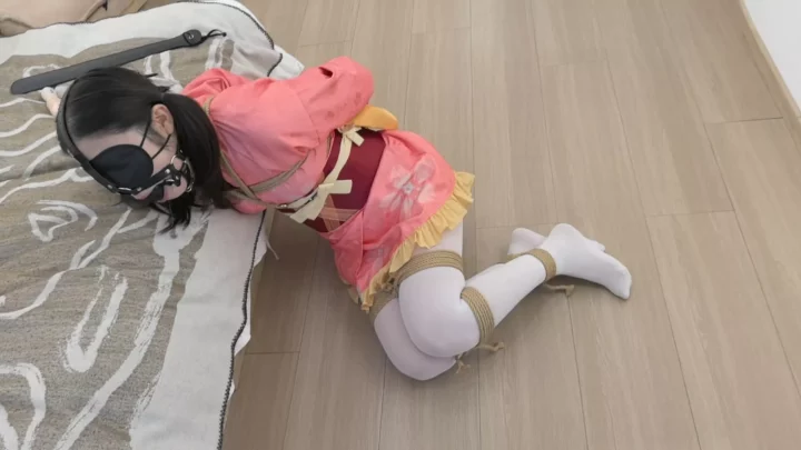 Screenshot 1 from Fan Xiaoxiao: Helpless in White Silk & Hogtie Bondage