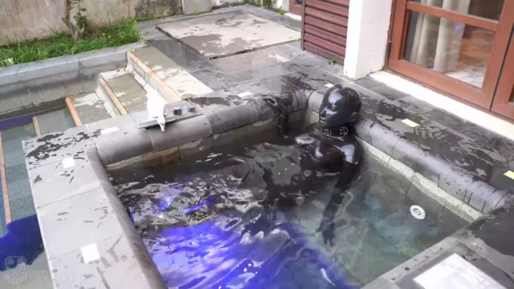 Screenshot 1 from Studio Bling: Latex Drowning & Mucus Bath – Shiyu’s Ordeal