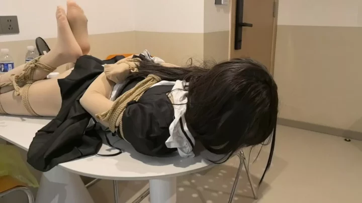Screenshot 1 from Fan Xiaoxiao’s Aquatic Stocking Torture & Call Control