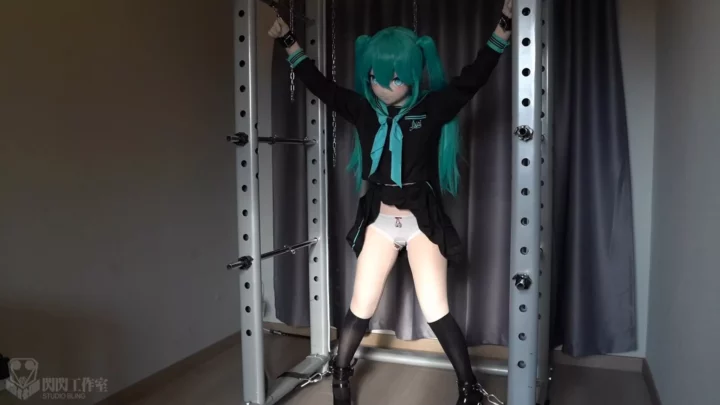 Screenshot 1 from Mika’s Gantry Suspension: Crotch Breathing Tube