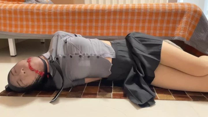 Screenshot 1 from Live Stream Abduction: Blindfolded Hostage’s Desperate Struggle