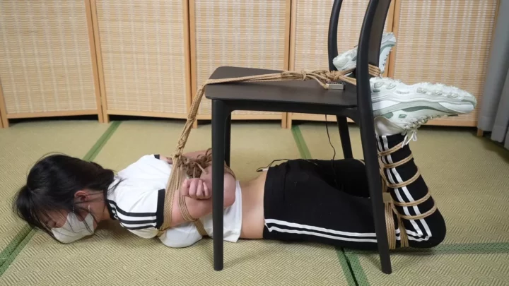 Screenshot 1 from Aoao’s Ordeal: Sportswear Torture, Electric Shocks & Leg Bending