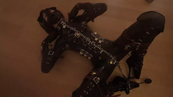 Screenshot 1 from ZHUA: K9 Suit Puppy Play – Corset, Dog Mask & High Heels