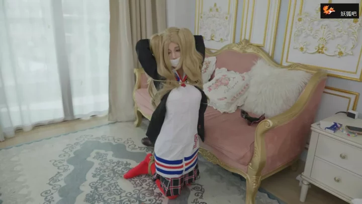 Screenshot 1 from Persona 5: An Takamaki’s Perilous Photoshoot, Pt. 1 – Red Carp Studio