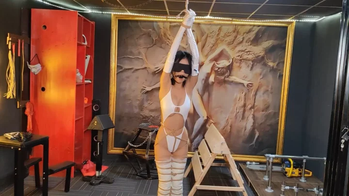 Screenshot 1 from Willing Studio: Tangyuan’s White Latex Humiliation