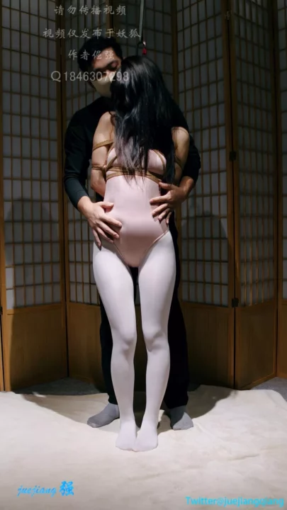 Screenshot 1 from Juejiang: Xiaodong’s Bound Gymnastics Suit Predicament