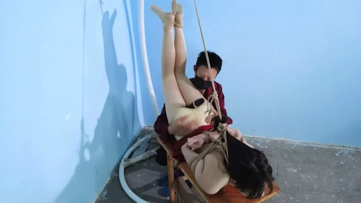 Screenshot 4 from Sakura Bunch: Captured & Bound by an Obsessed Stalker