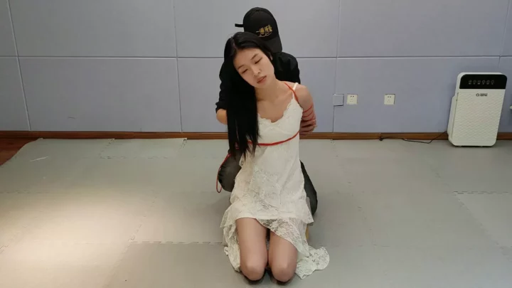 Screenshot 2 from Chen Jingshu’s First Time in Rope Bondage by Beloved by One Rope