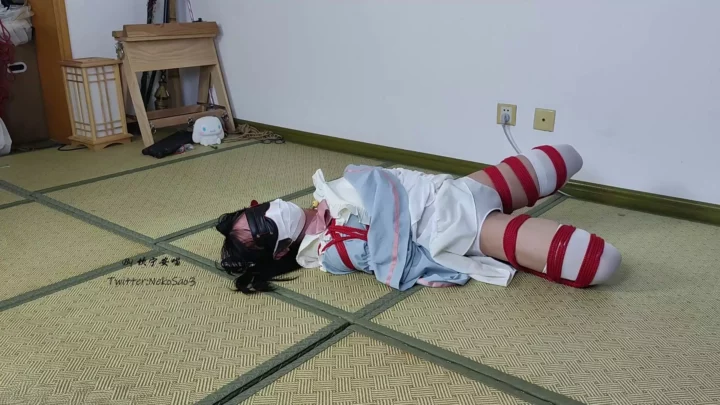 Screenshot 2 from Kan Meow: White Silk Maid’s Intense Hogtie Training