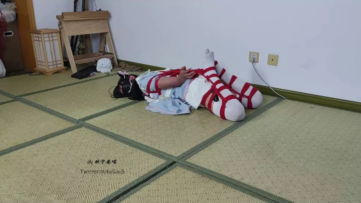 Screenshot 3 from Kan Meow: White Silk Maid’s Intense Hogtie Training