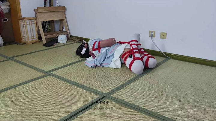 Screenshot 4 from Kan Meow: White Silk Maid’s Intense Hogtie Training