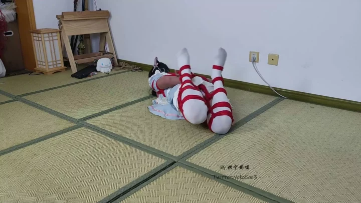 Screenshot 5 from Kan Meow: White Silk Maid’s Intense Hogtie Training
