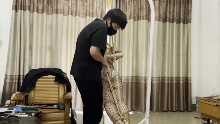 Screenshot 5 from Fu Yu: A’ran’s First Time in Fishnets – Hogtied & Gagged