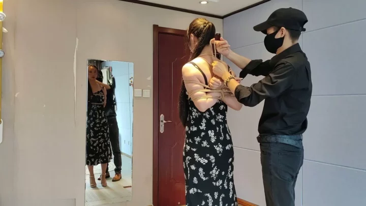 Screenshot 3 from Zi Han’s Elegant Rope Art Interview: Tight Bondage Placement
