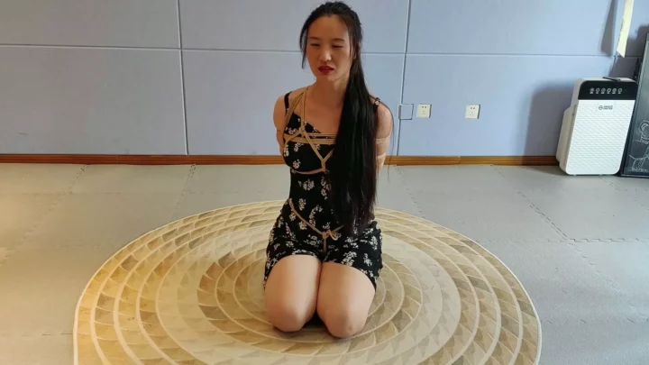 Screenshot 7 from Zi Han’s Elegant Rope Art Interview: Tight Bondage Placement