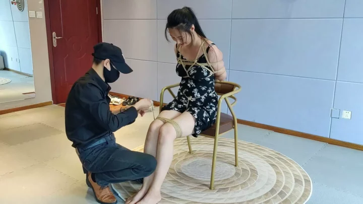 Screenshot 8 from Zi Han’s Elegant Rope Art Interview: Tight Bondage Placement
