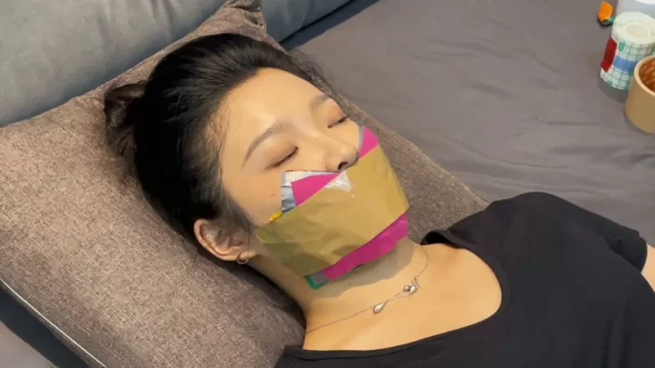 Screenshot 6 from Bound Art Records: Xiao Cheng’s Ultimate Tape Gag Challenge